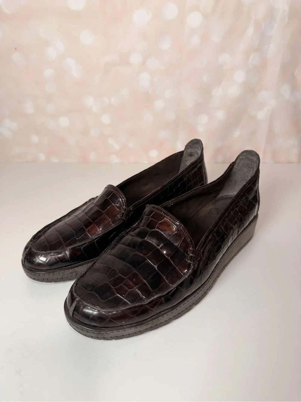 STUART WEITZMAN Maroon Leather Croc Loafer
